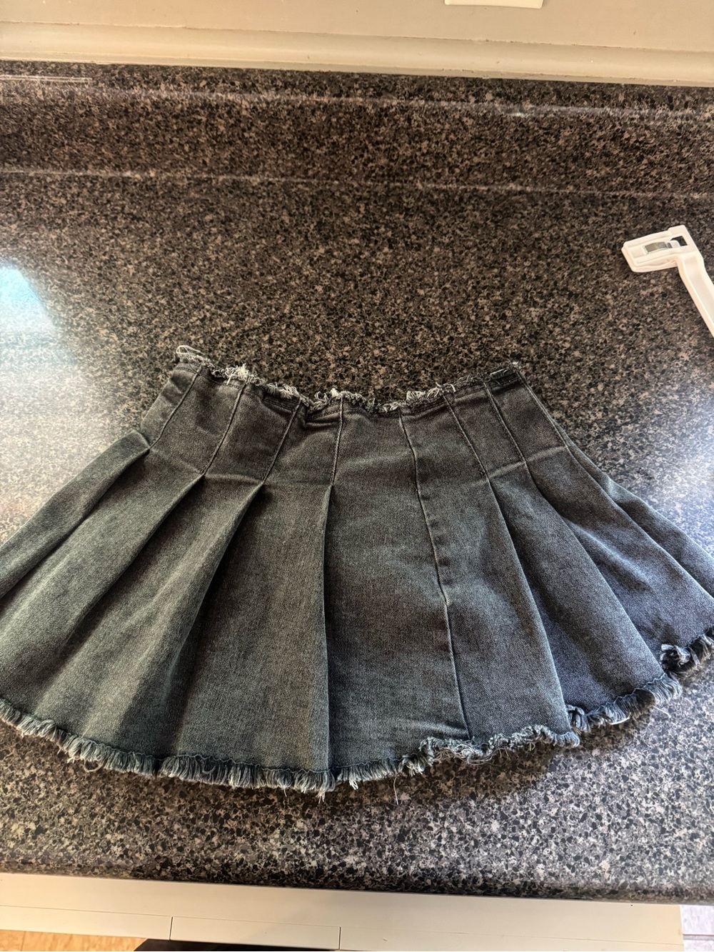 Refuge Y2K Washed Black Denim Pleated Mini Skirt Sz S Frayed Hem